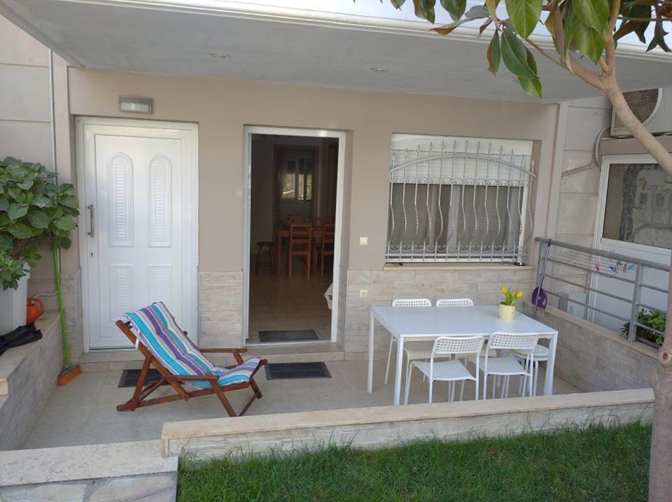 Δεσποινα Apartment Nea Peramos  Exterior photo